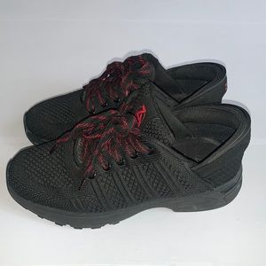 Zeba Ember Sneakers Black Slip Resistant women’s Size 8